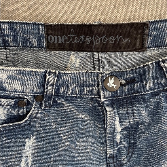 One Teaspoon Distressed Shorts - Picture 5 of 6